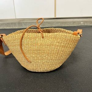 Muun Straw Purse